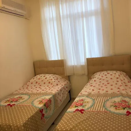 Ξενοδοχείο με διαμερίσματα Akpolat 2*