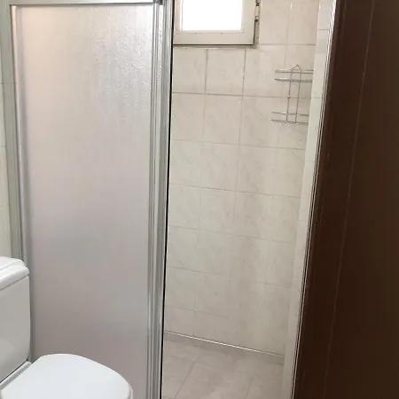 Ξενοδοχείο με διαμερίσματα Akpolat 2*