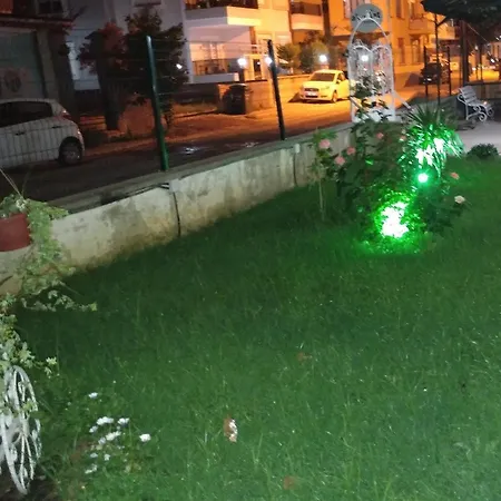 Ξενοδοχείο με διαμερίσματα Akpolat 2*